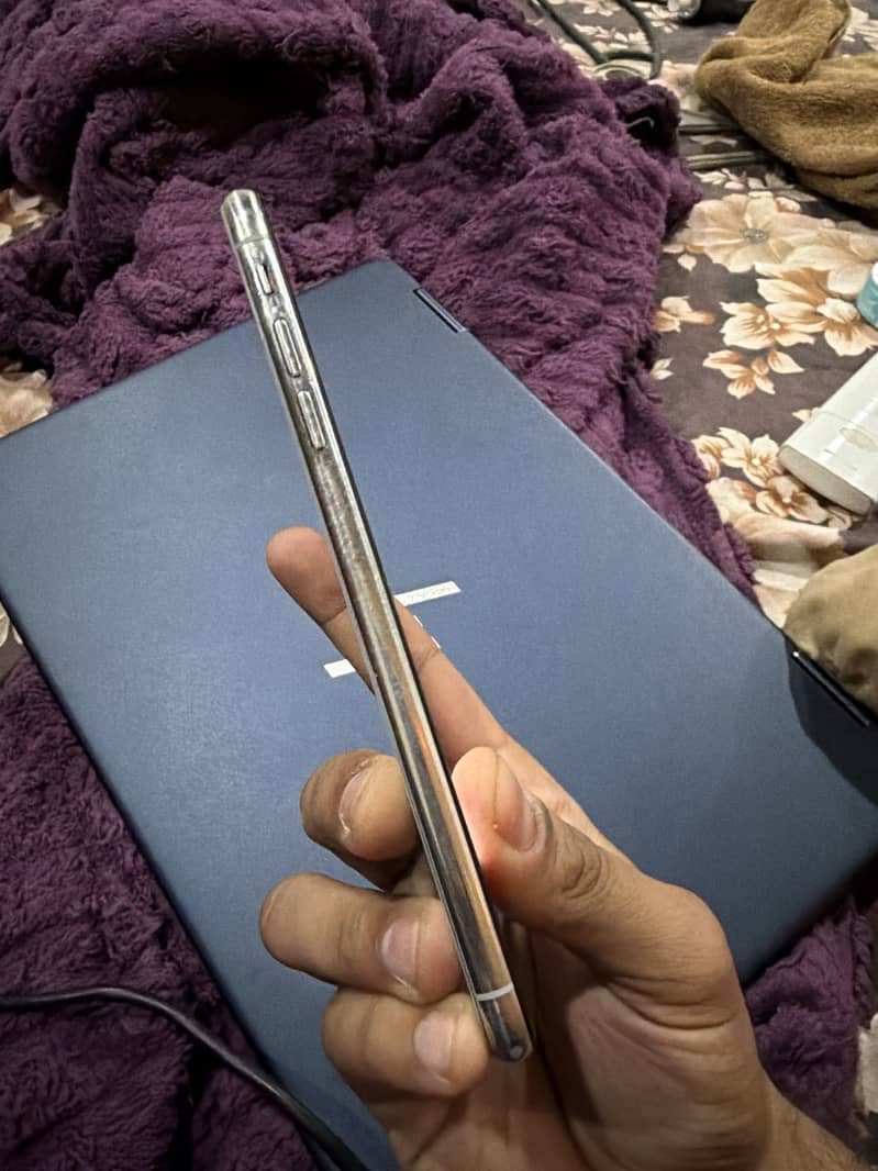 Apple iPhone XS Max 3