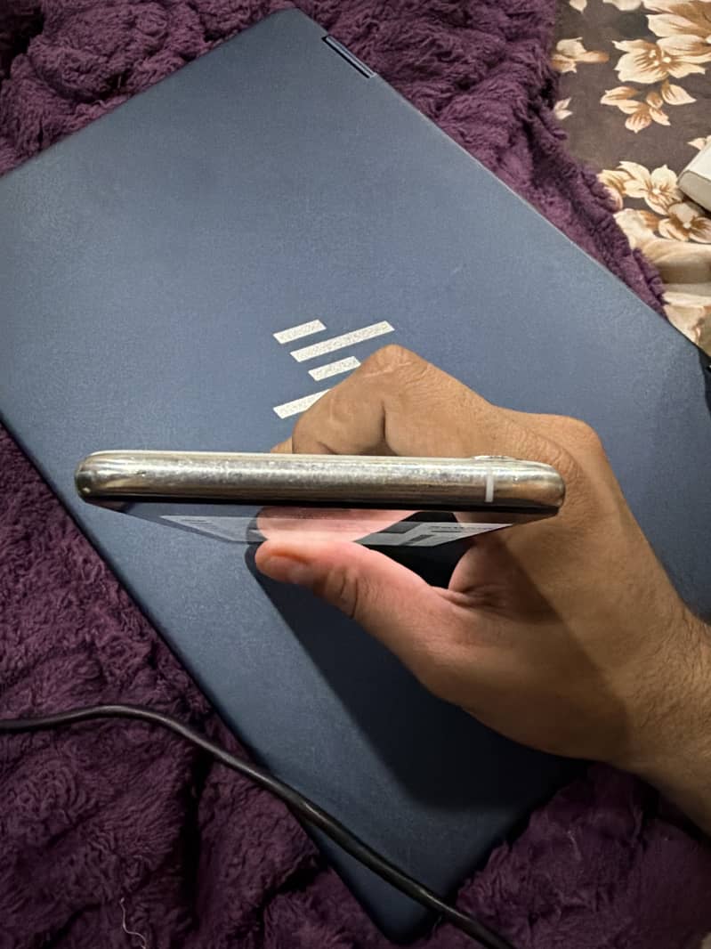 Apple iPhone XS Max 4