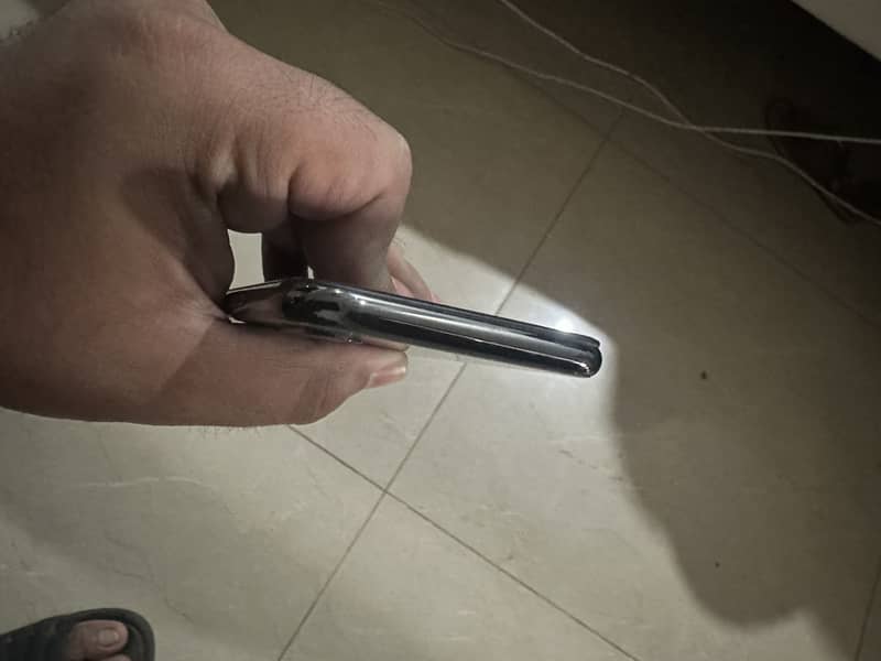 Apple iPhone X 3