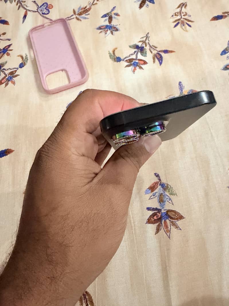 Apple iPhone 16 Pro 0