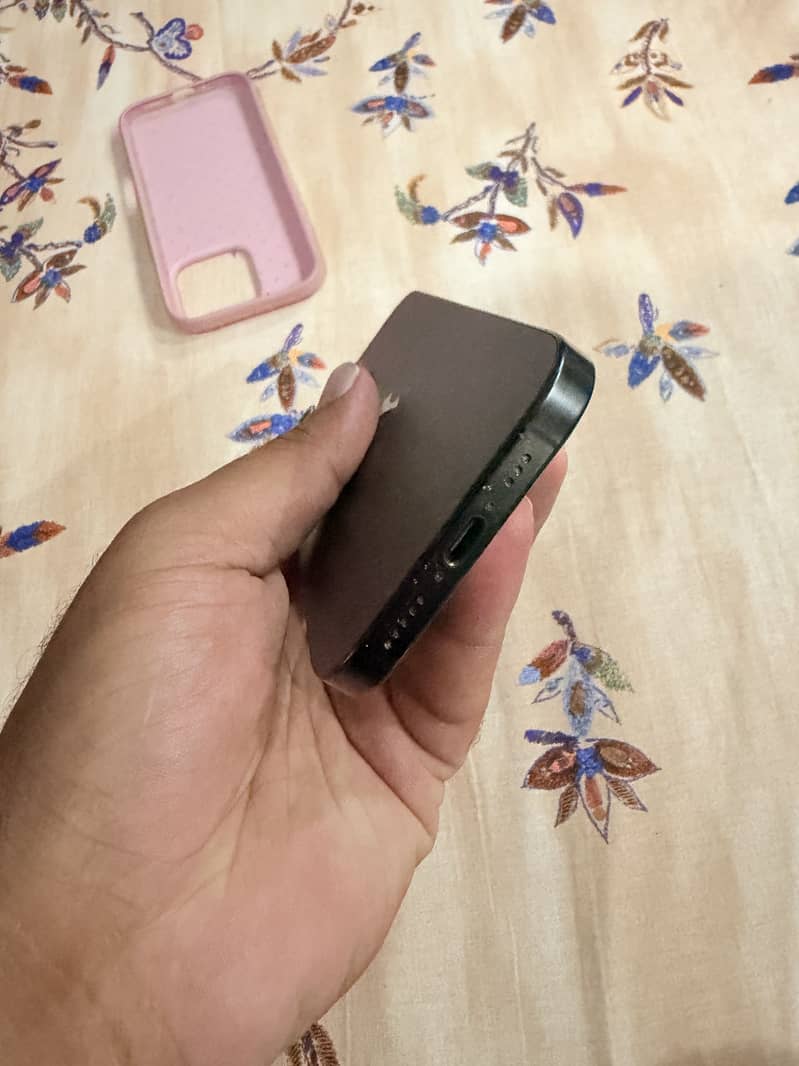 Apple iPhone 16 Pro 4