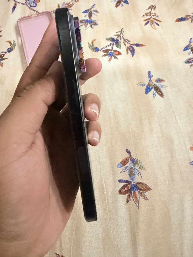 Apple iPhone 16 Pro 6