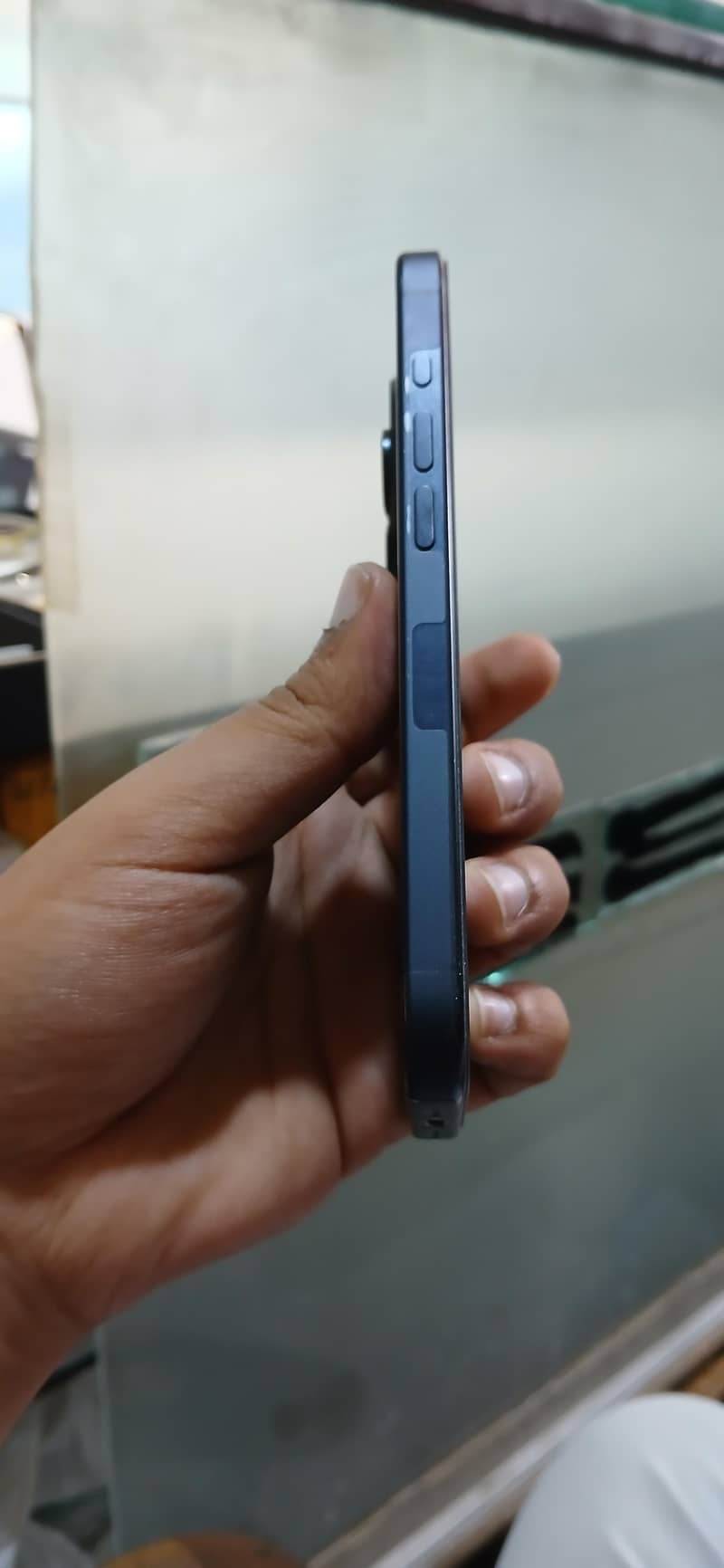 Apple iPhone 15 Pro 1