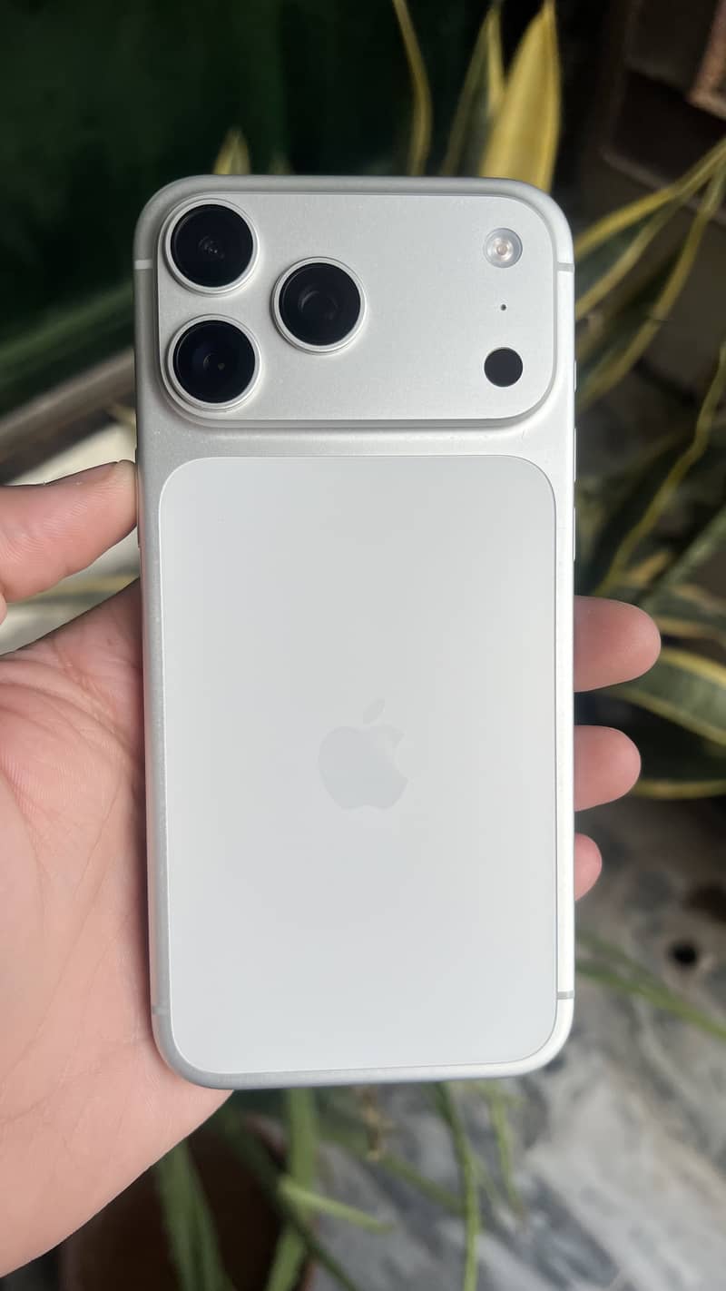 Apple iPhone 17 Pro Max 0