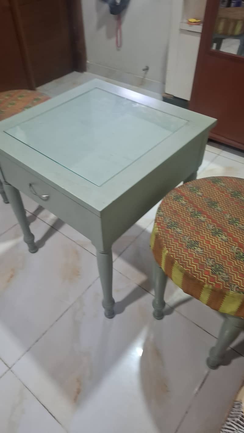 Square Table with drawer and stools 0