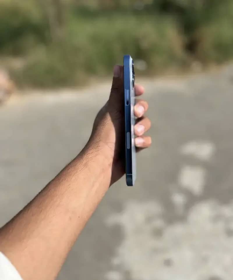 Apple iPhone 13 Pro 2
