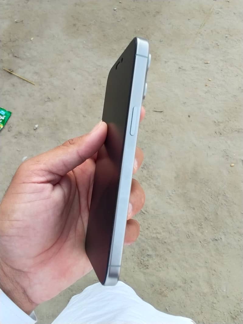 Apple iPhone 15 Pro Max 2
