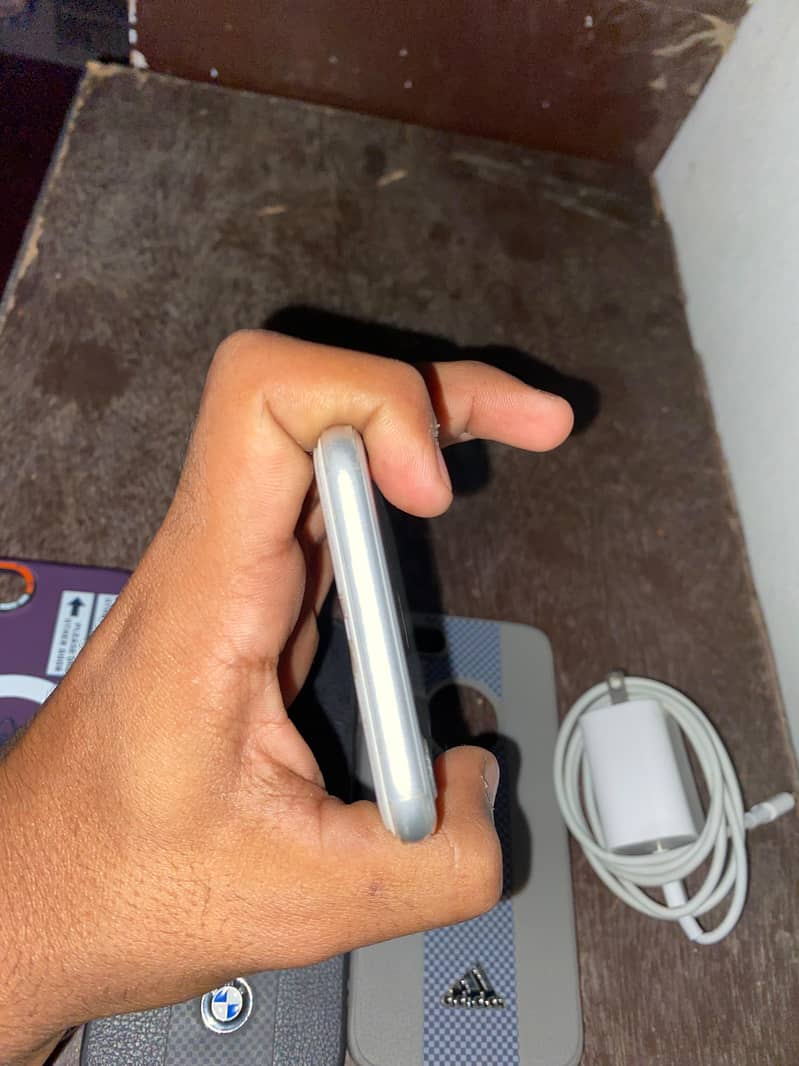 Apple iPhone 8 3