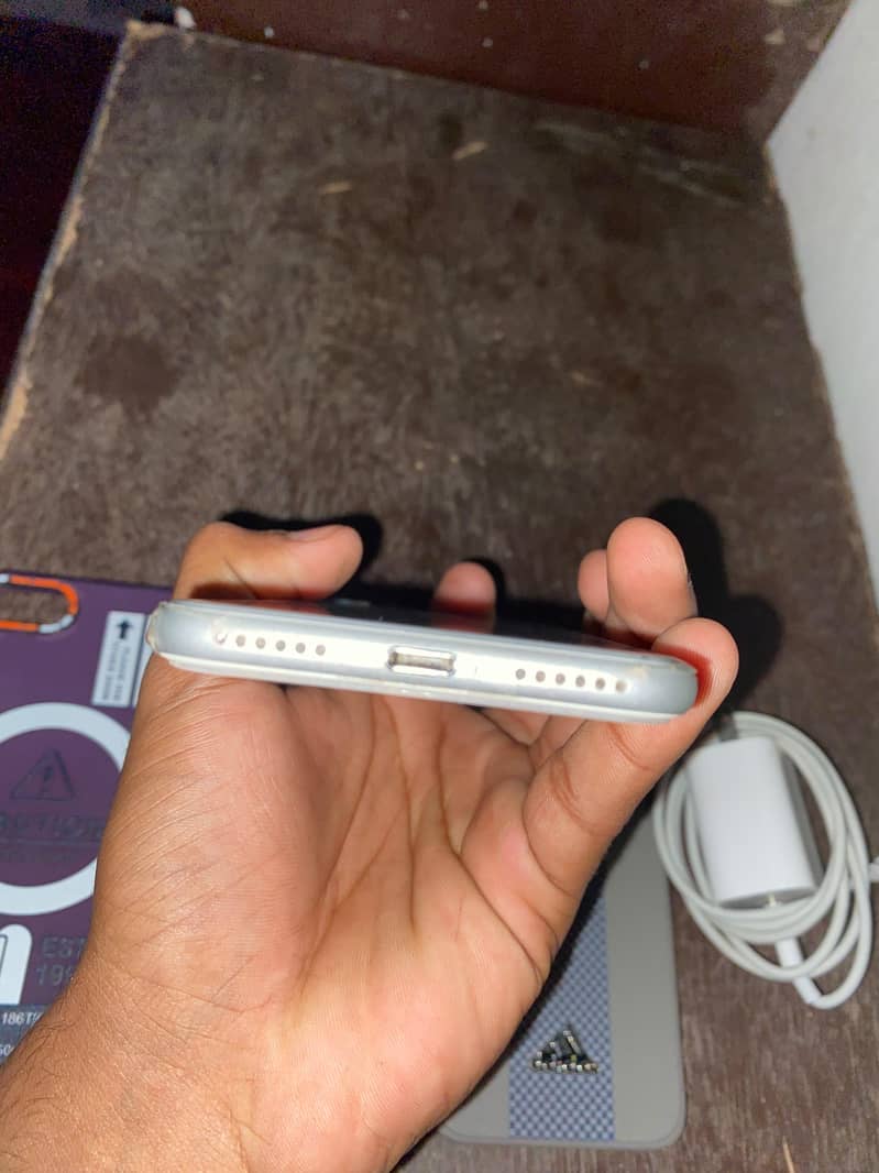Apple iPhone 8 4