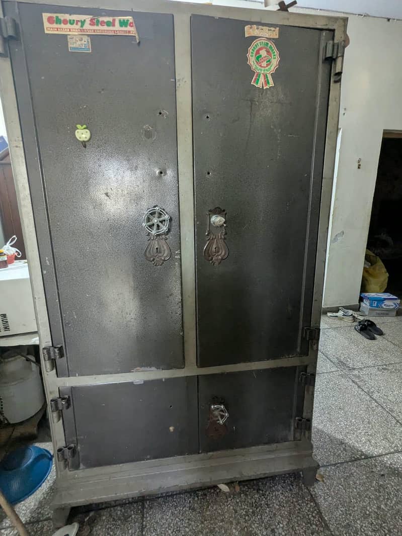 Safe Almari 0