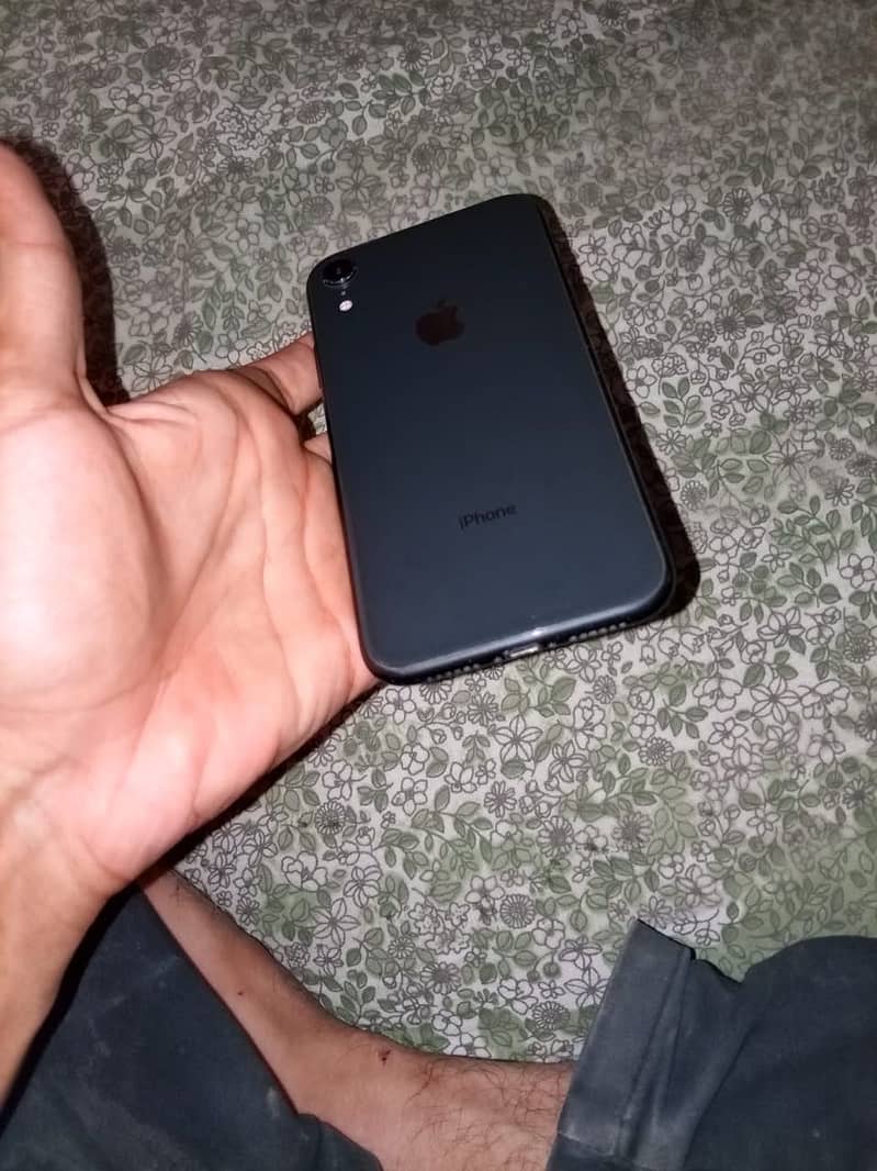 Apple iPhone XR 9