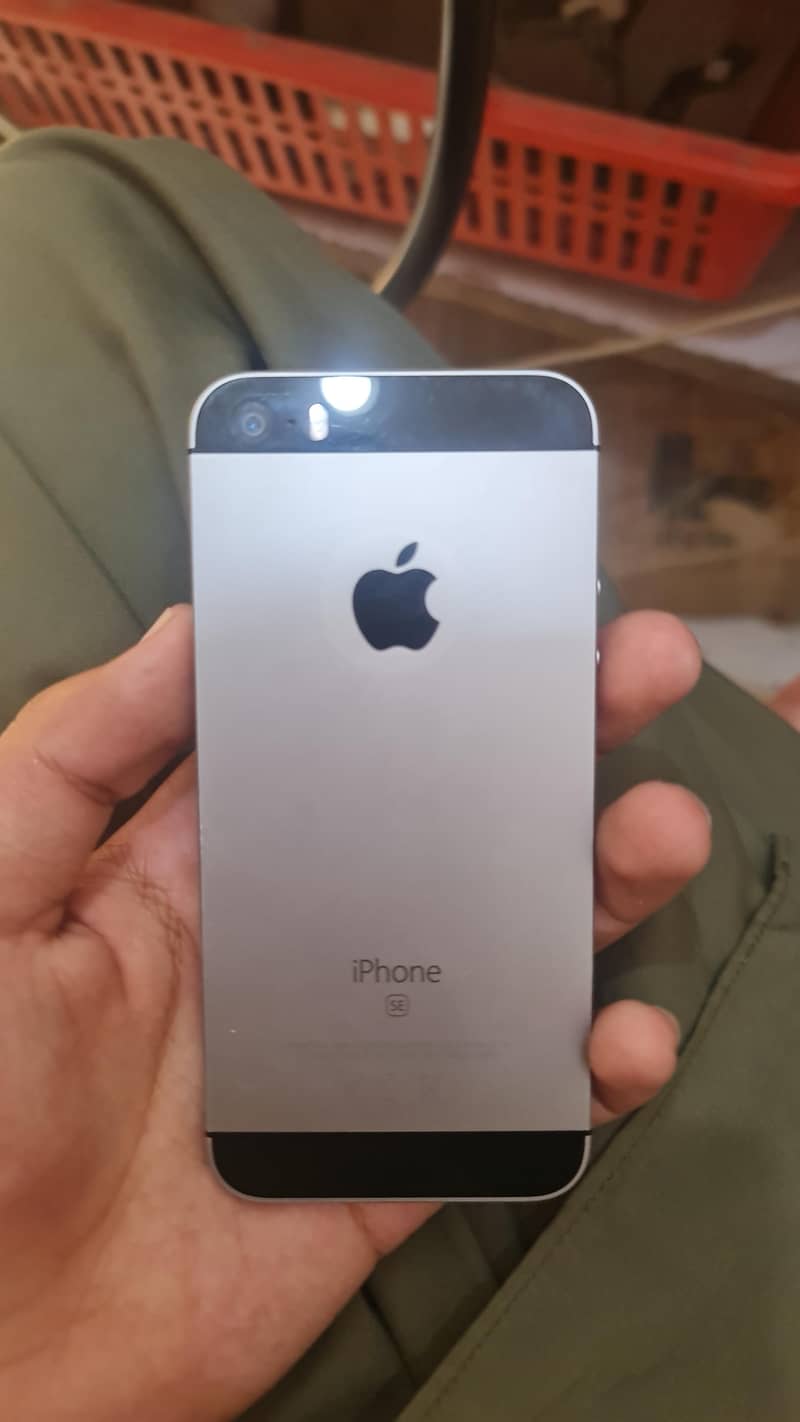 Apple iPhone SE 0