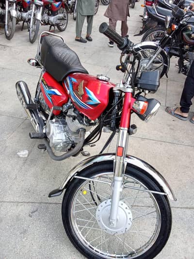bike saaf hai bilkul uper lamination hai