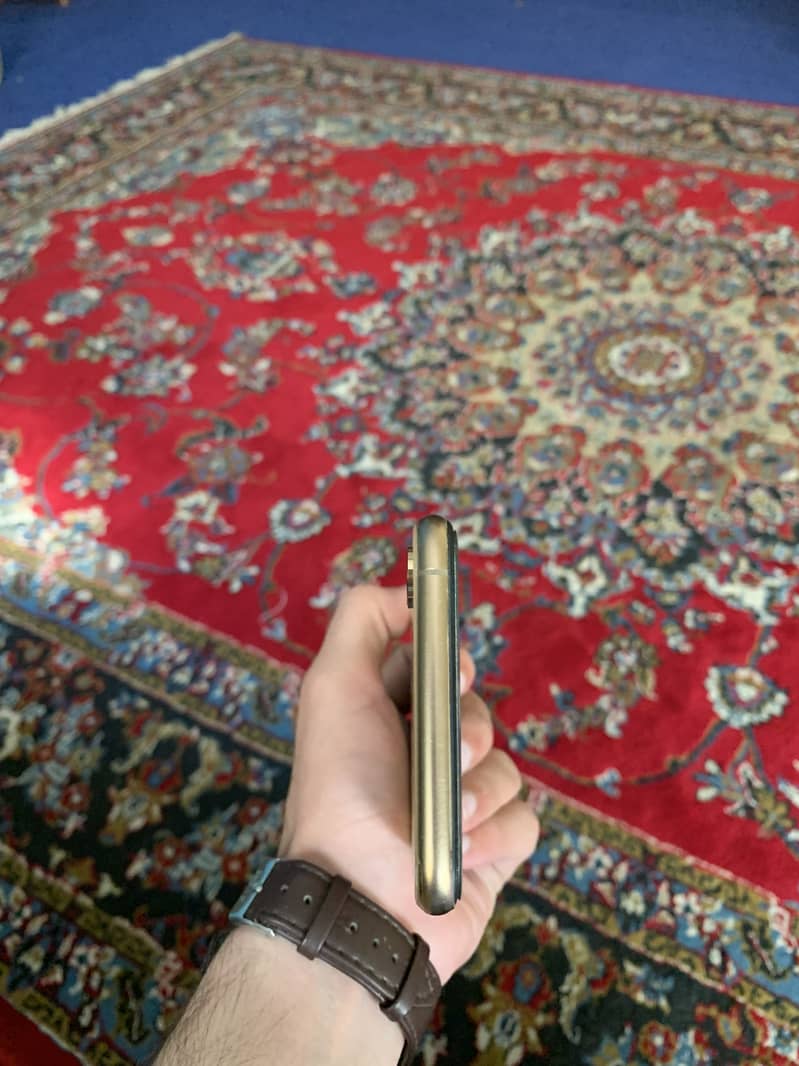 Apple iPhone XS Max 6