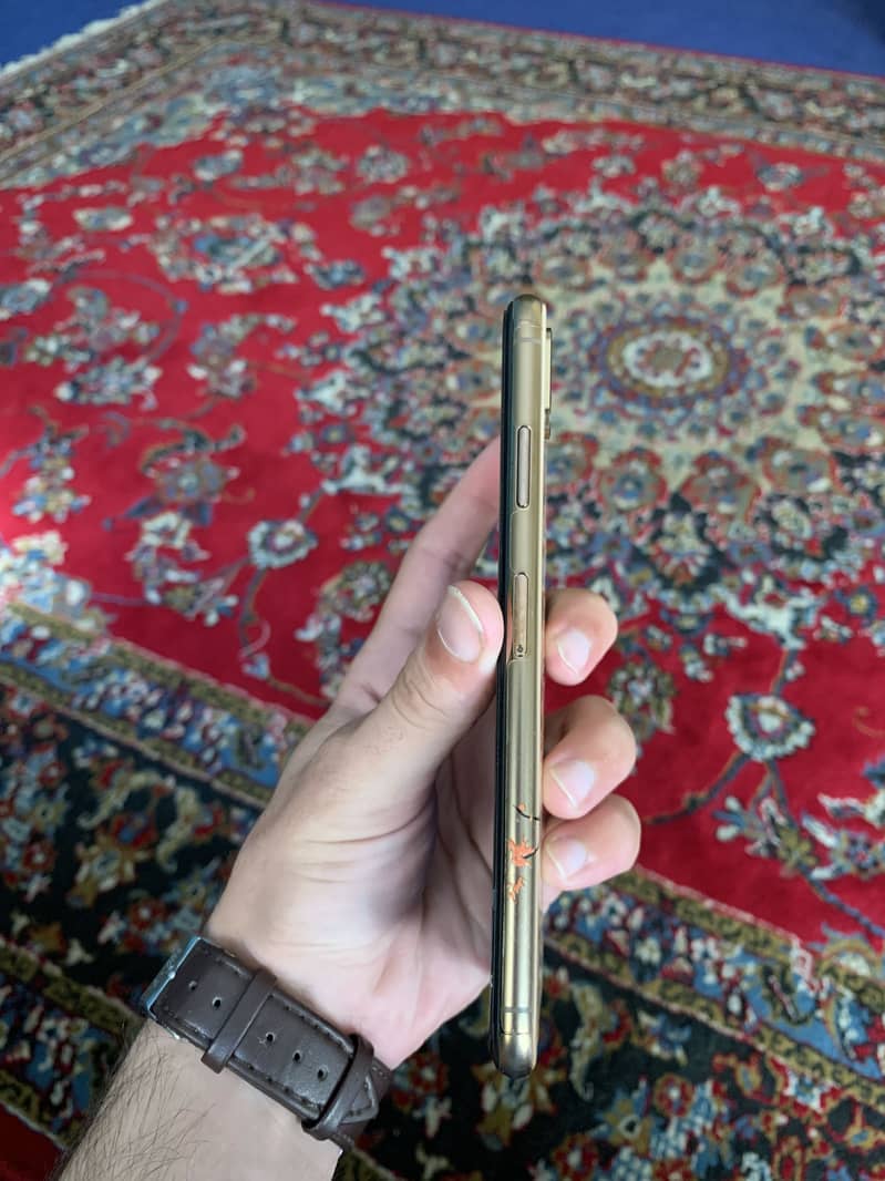 Apple iPhone XS Max 7
