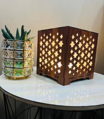 Elegant Start Design Laser Cut MDF Wooden Table Lamp with Golden Light
