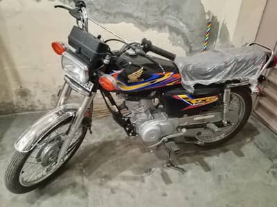 2026 model ha red color ma is ka genuine tinki tapy be pary ha