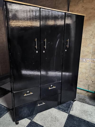 3 doors wardrobe