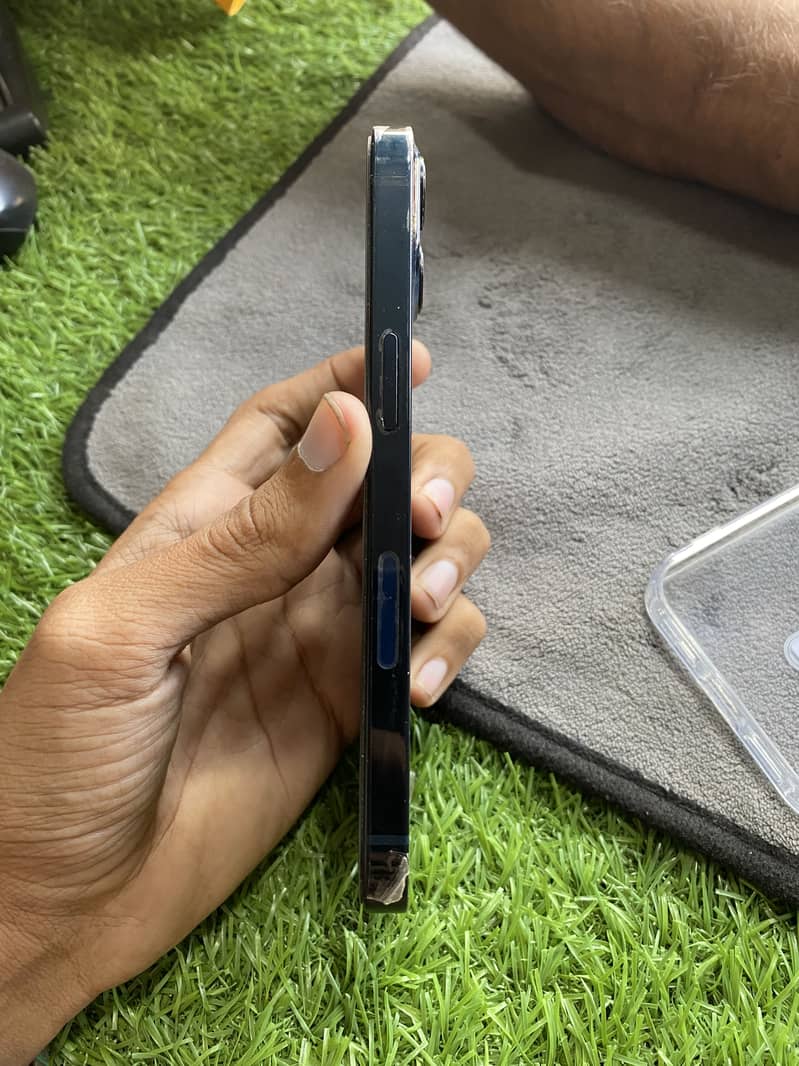 Apple iPhone 13 7