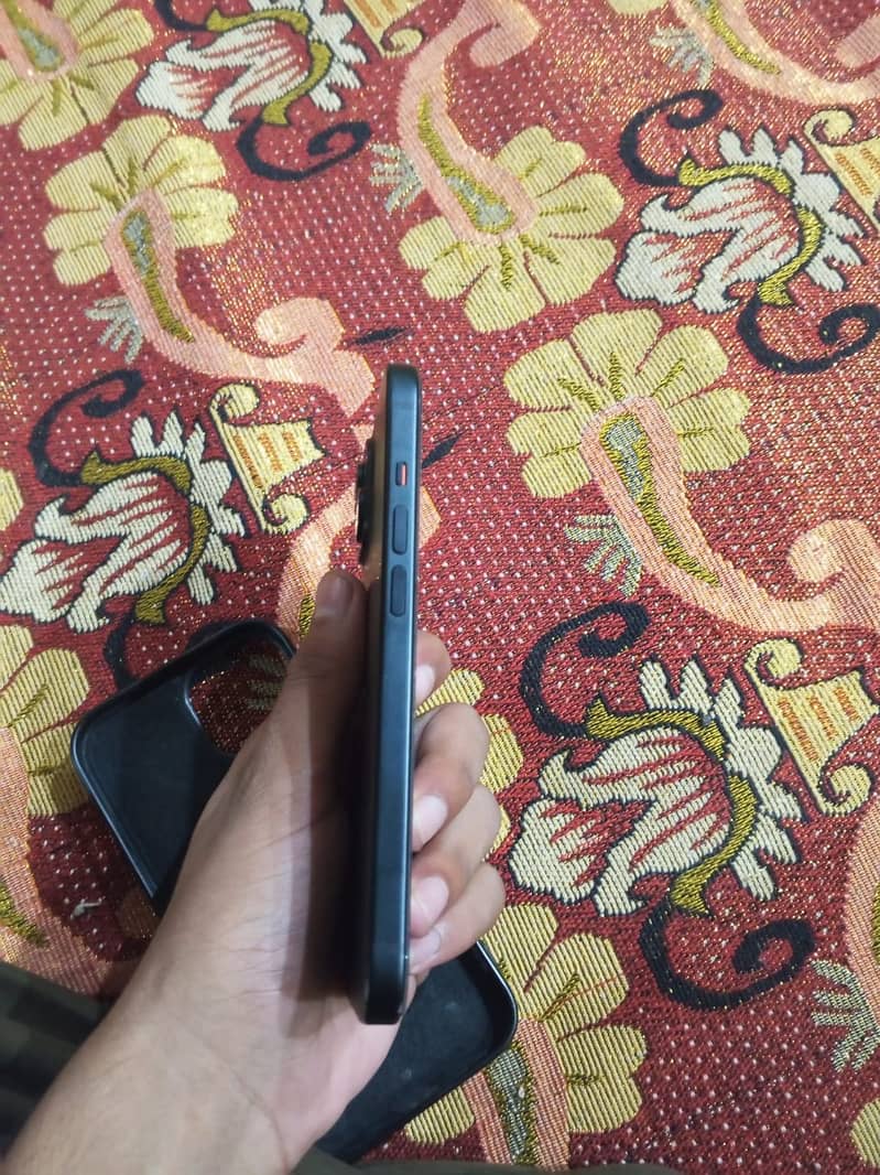 Apple iPhone 15 4