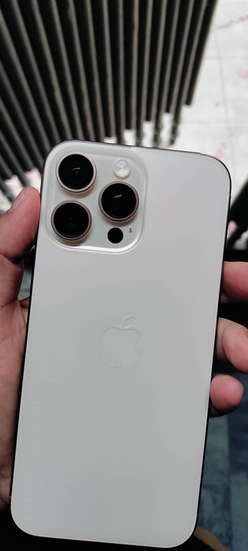 Apple iPhone 16 Pro Max 0