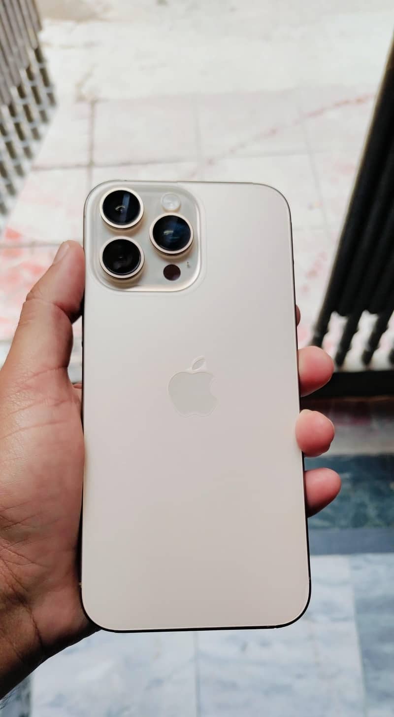 Apple iPhone 16 Pro Max 3