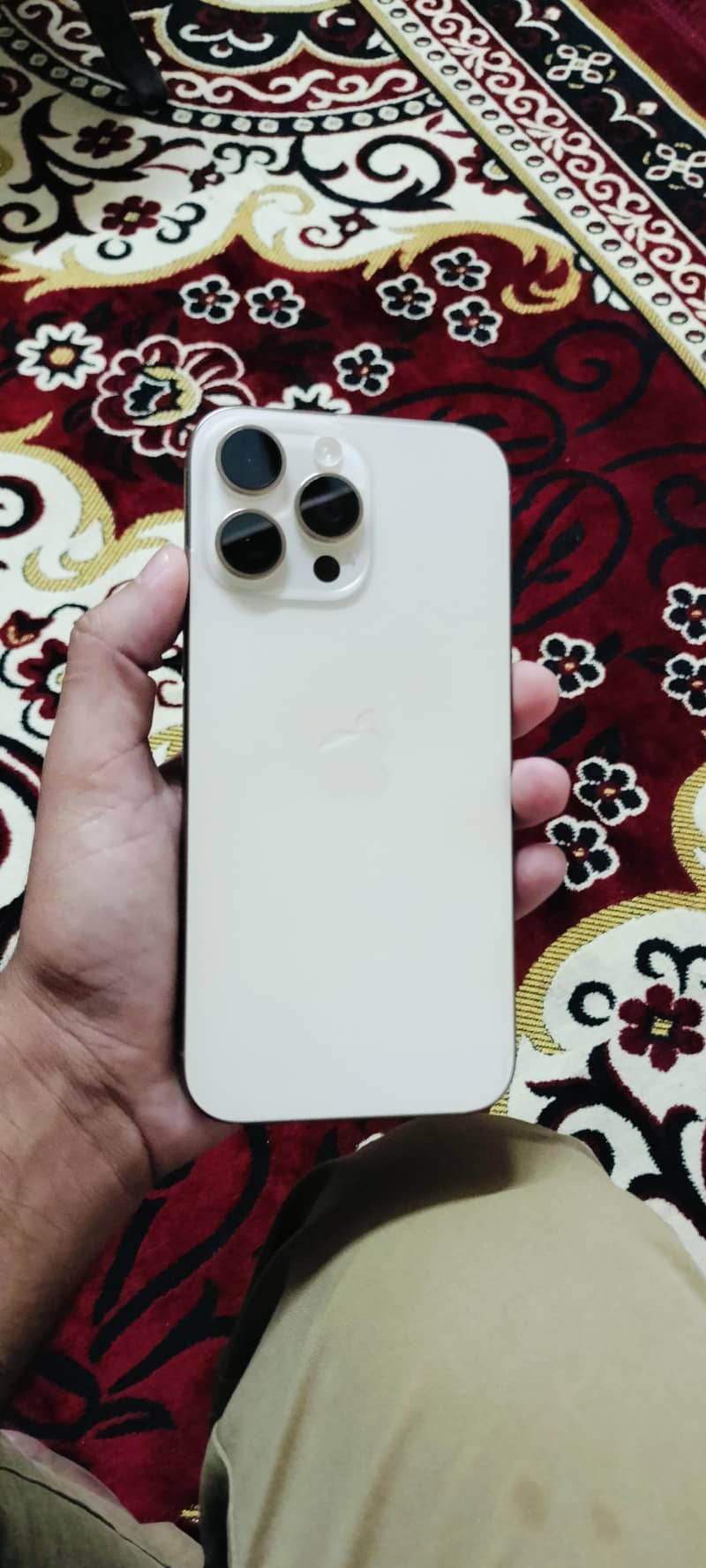 Apple iPhone 16 Pro Max 4