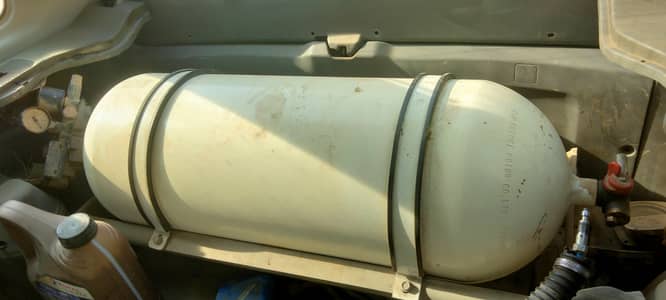 CNG Cylinder with Heavy Iron Stand & Kit in Good Condition