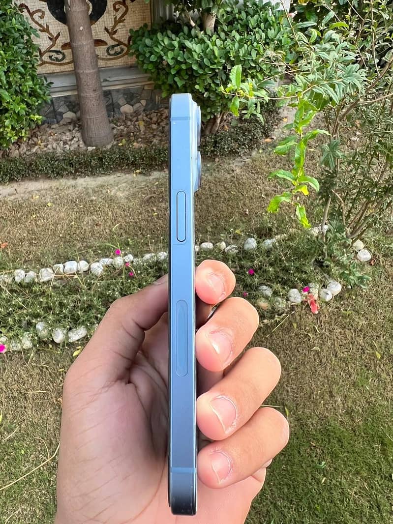 Apple iPhone 14 3