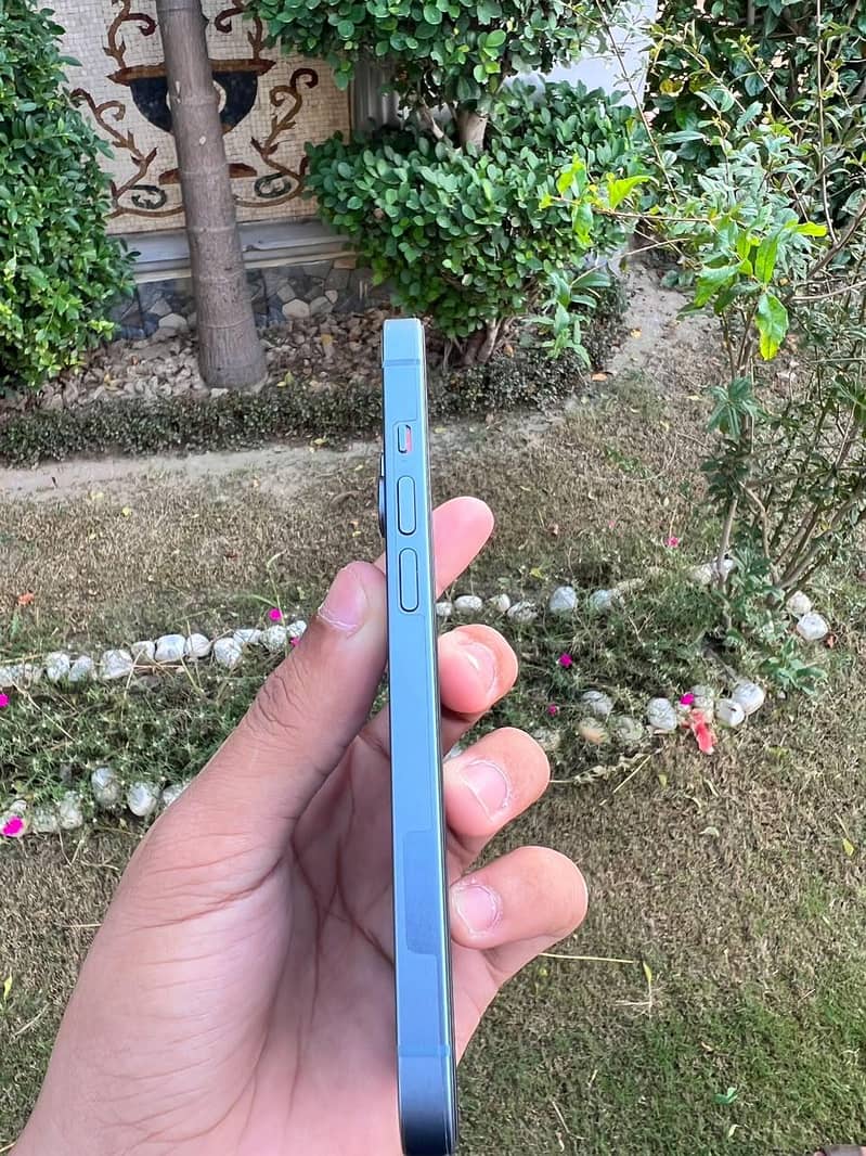 Apple iPhone 14 4
