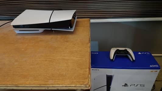 PS5 Slim 10/10 with box