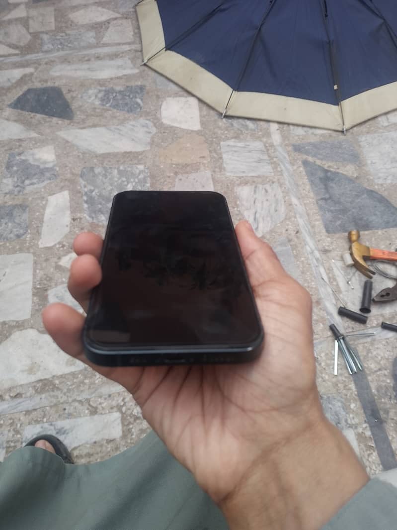 Apple iPhone 13 1
