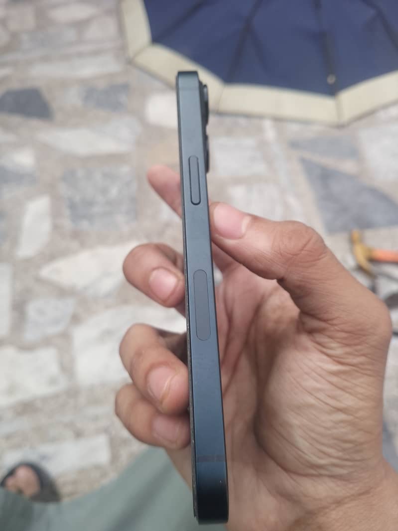 Apple iPhone 13 2