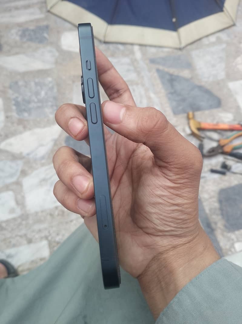 Apple iPhone 13 3