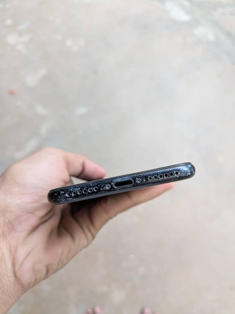 Apple iPhone 7 0