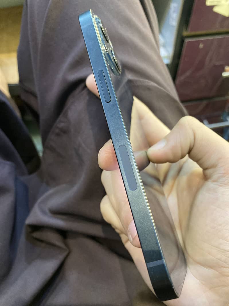 Apple iPhone 13 2