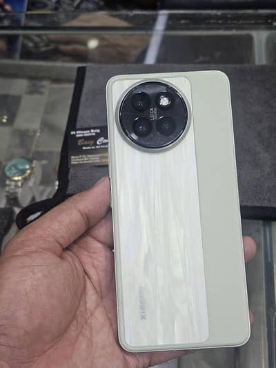 Xiaomi Civi 4 Pro Snapdragon 8s Gen 3 Like Moto Edge 60 Ultra