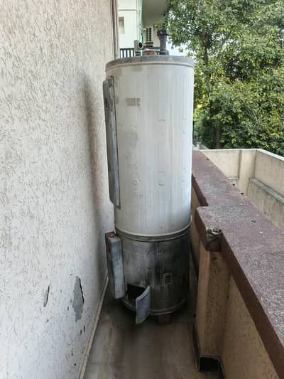Gas Geyser for Sale – Base Seepage, Easy Repair – Great Value