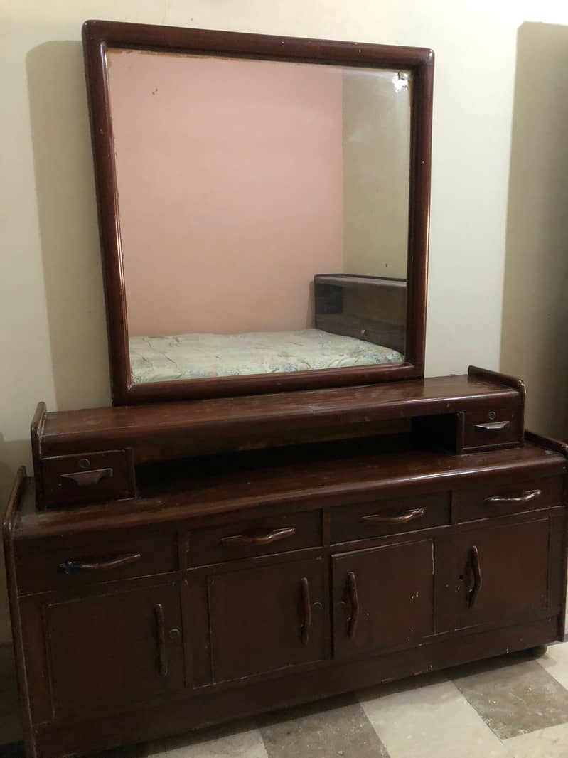 Dressing Table with Mirror 0