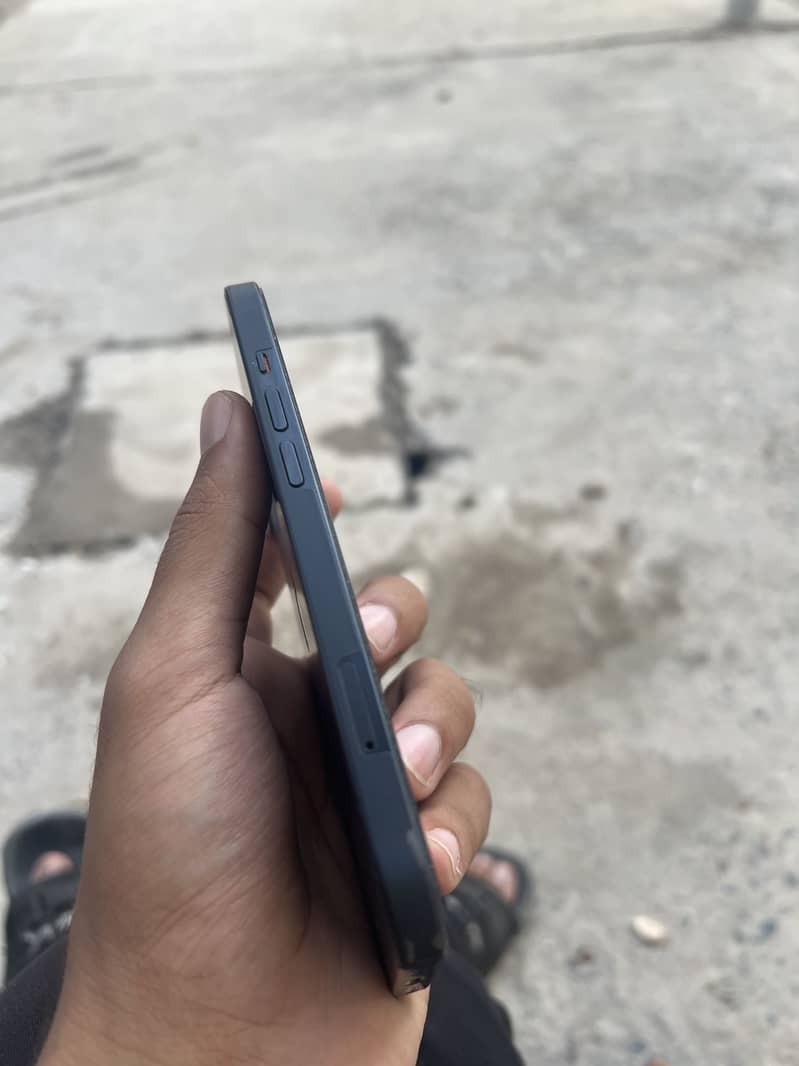 Apple iPhone 13 1