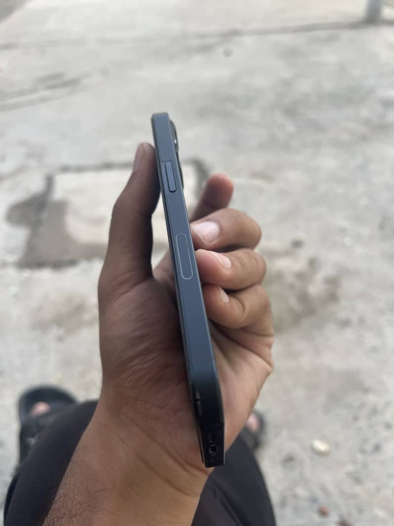 Apple iPhone 13 4