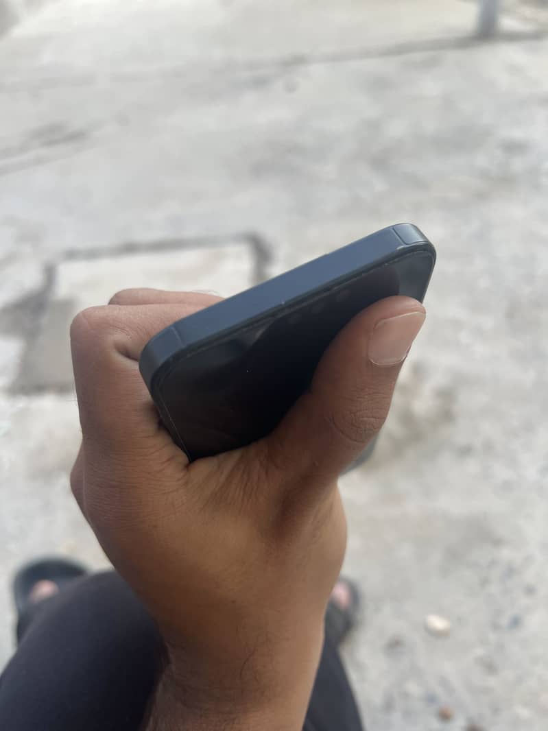 Apple iPhone 13 5
