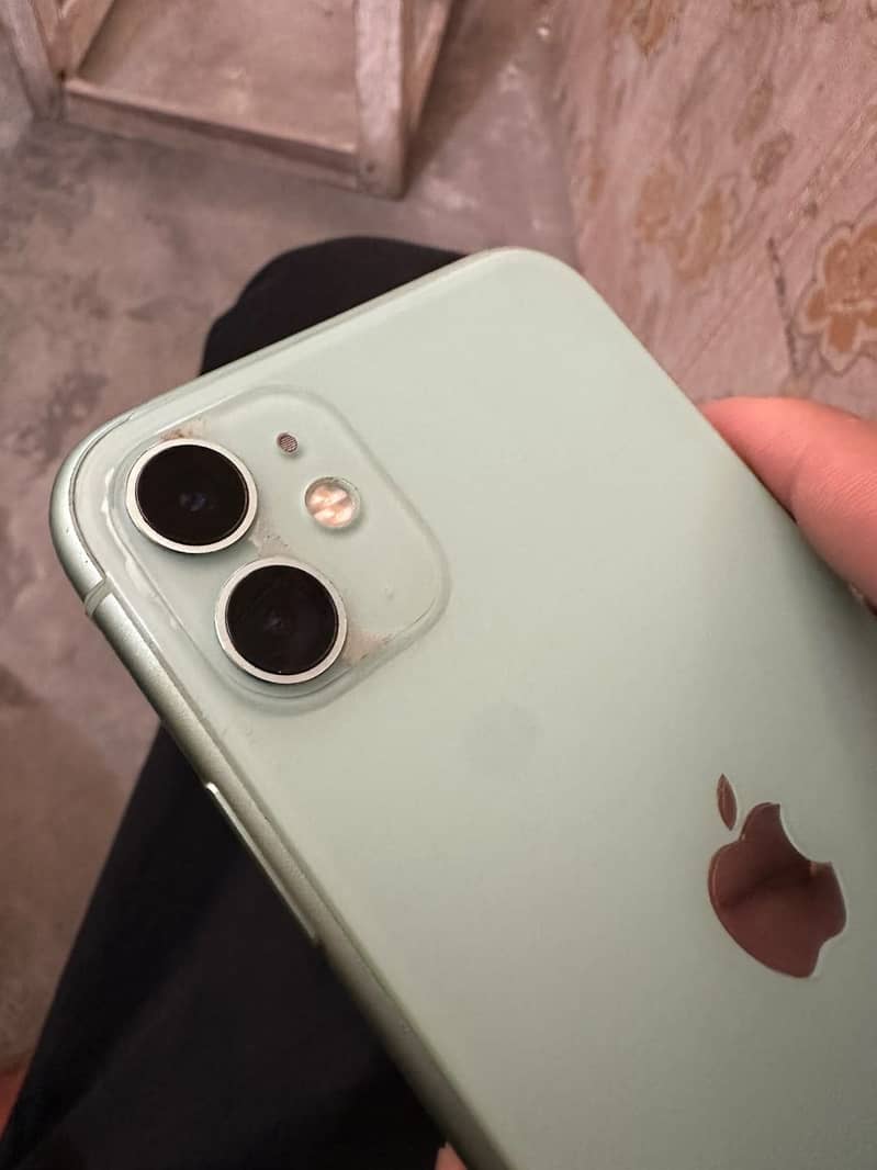 Apple iPhone 11 4