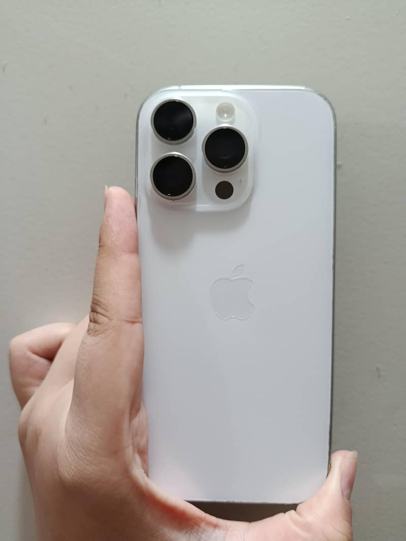 Apple iPhone 16 Pro JV 0