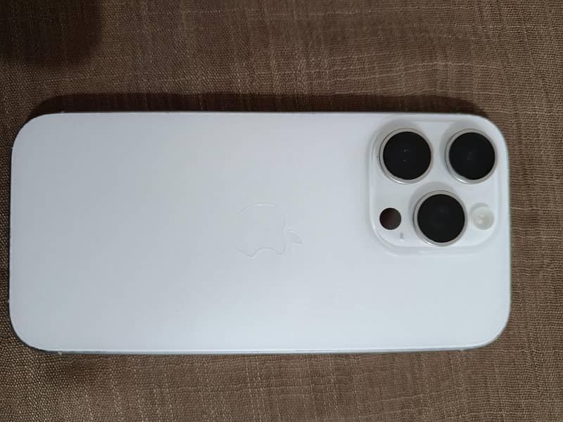 Apple iPhone 16 Pro JV 1