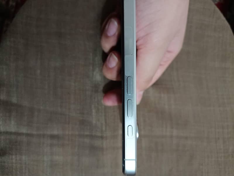 Apple iPhone 16 Pro JV 2