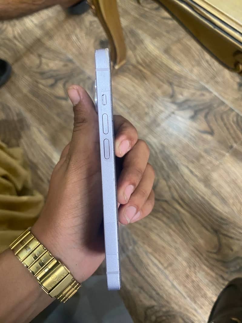 Apple iPhone 14 3
