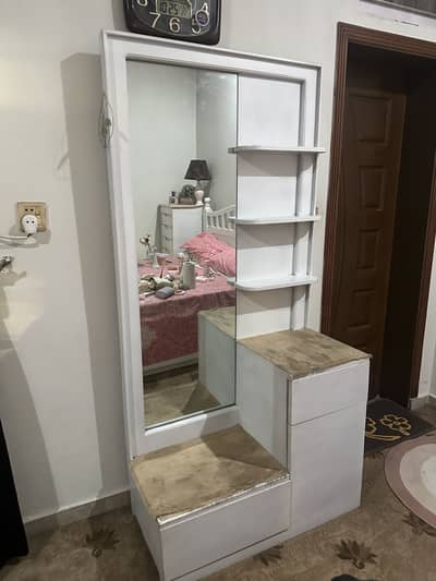 White Dressing table/vanity