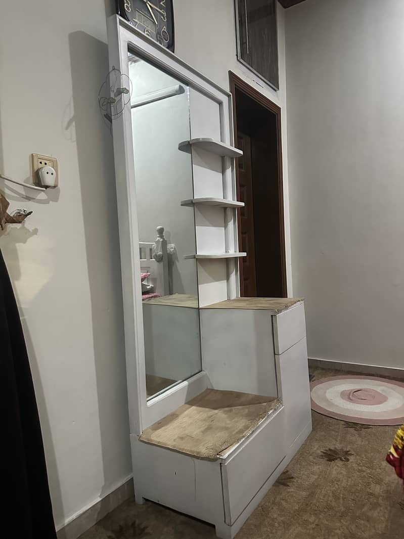 White Dressing table/vanity 3
