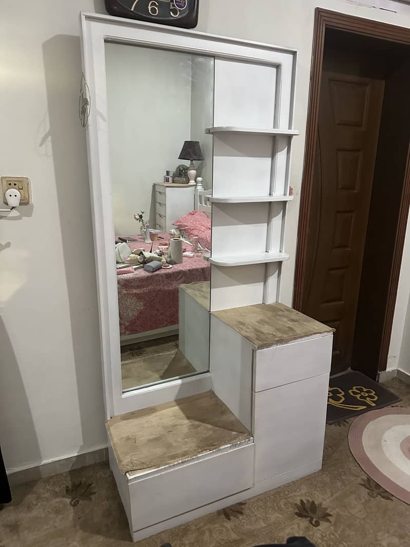 White Dressing table/vanity 4